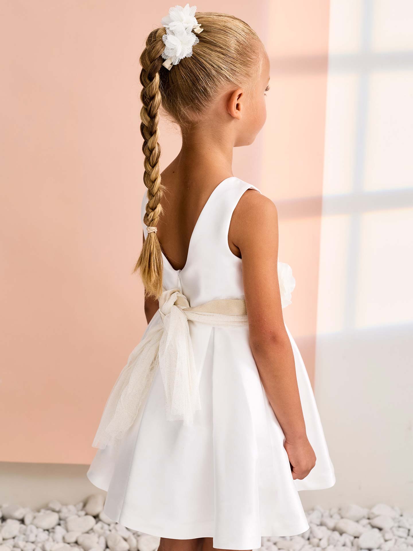 Vestido de Cerimónia com Cinto de Flores e Laço