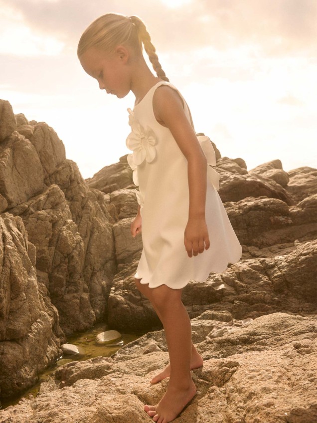 Vestido de Crepe com Flores 3D