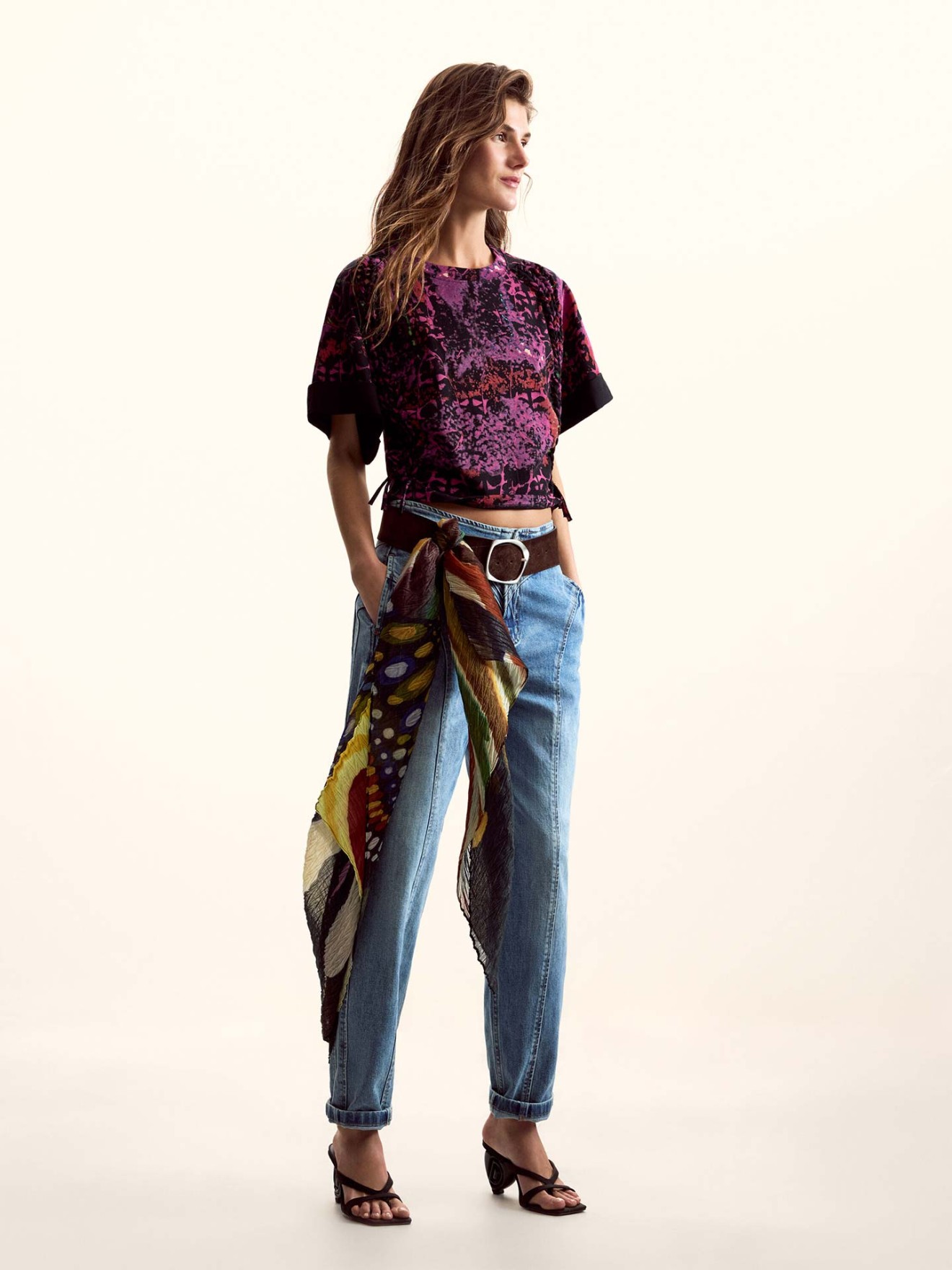 T-shirt com Estampado �tnico