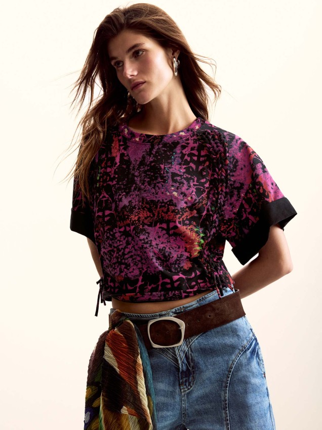 T-shirt com Estampado Étnico