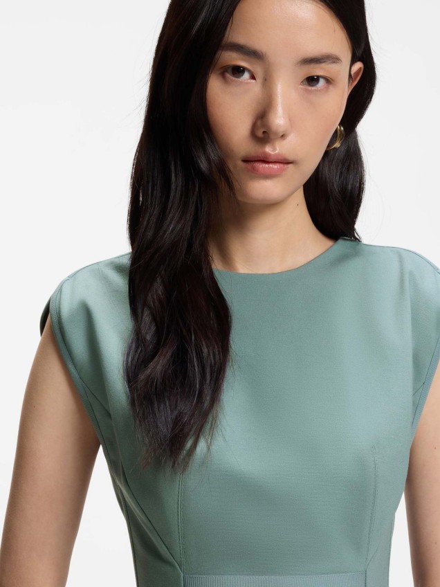 Vestido de Corte Justo