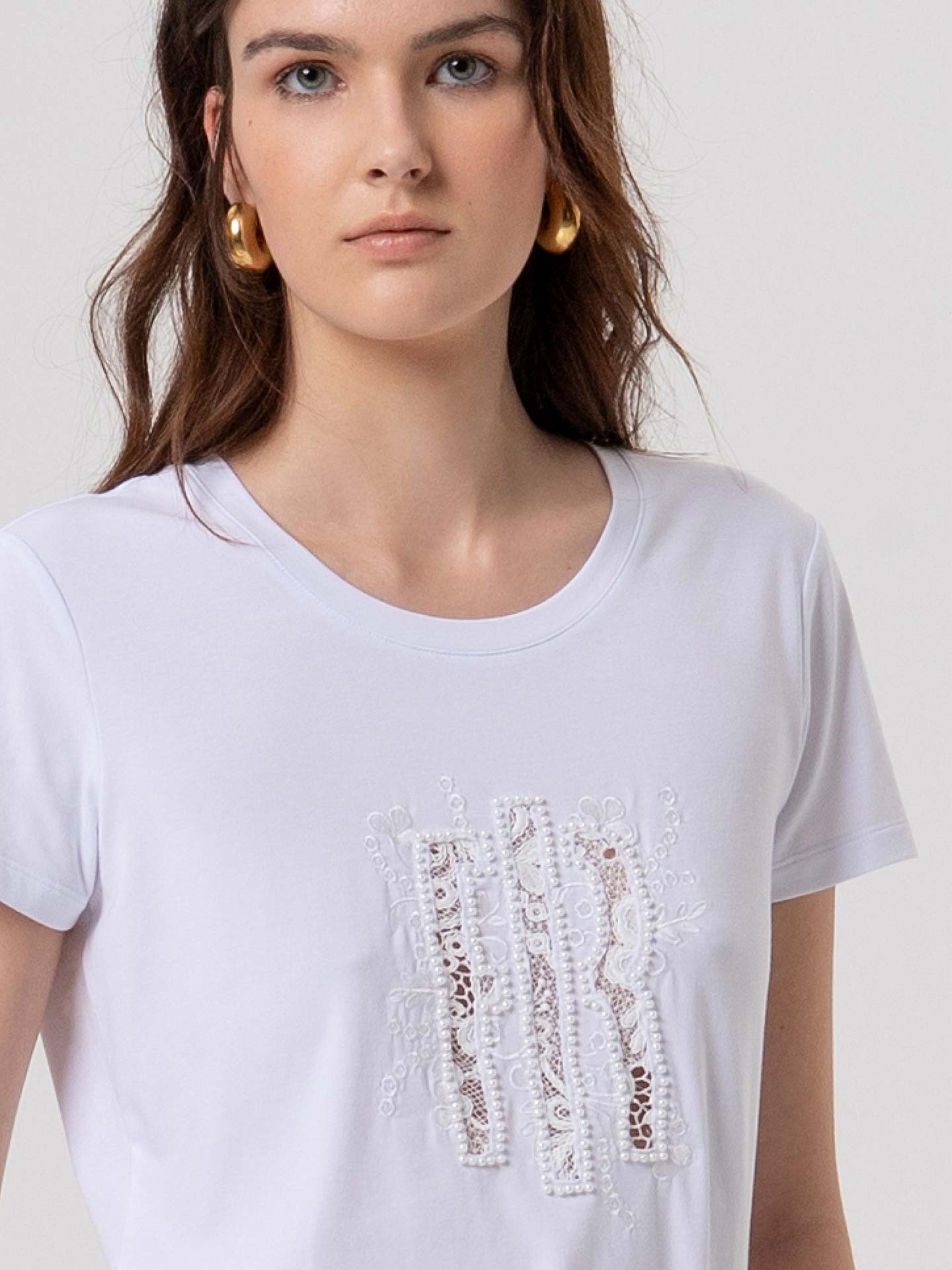 T-shirt com Logótipo em Aplicação de Renda