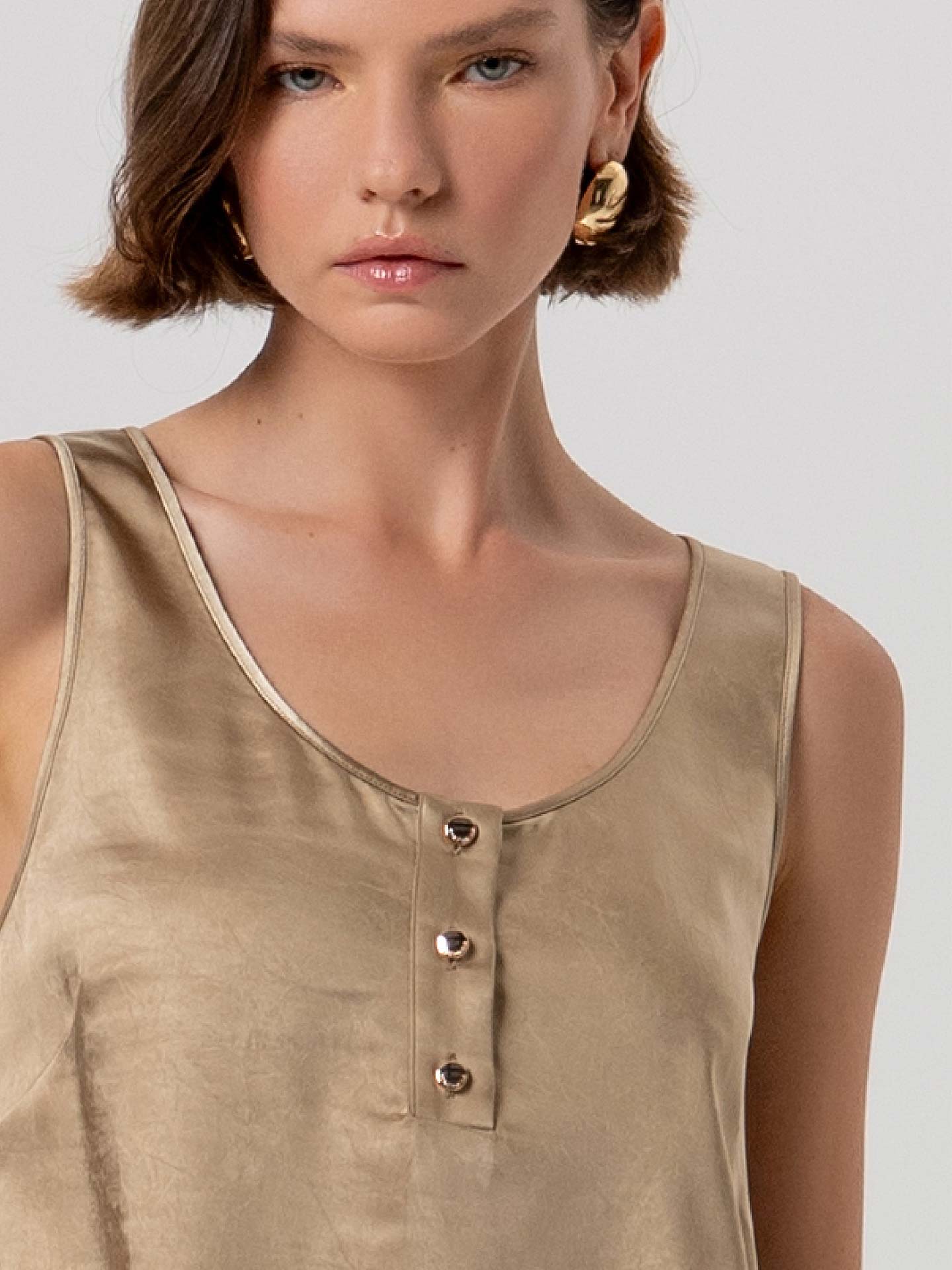 Top Acetinado com Botões