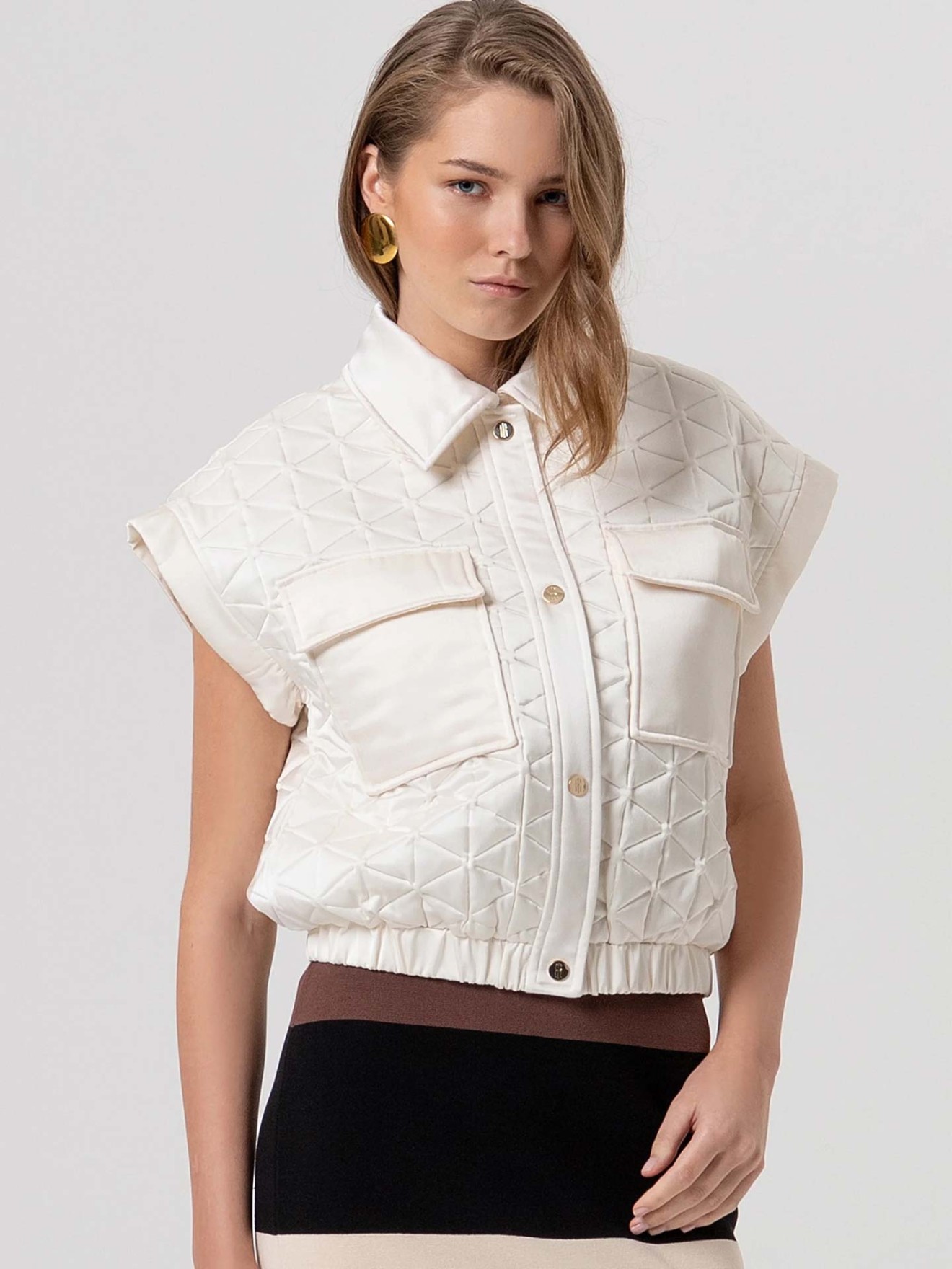 Colete Curto Acolchoado com Gola