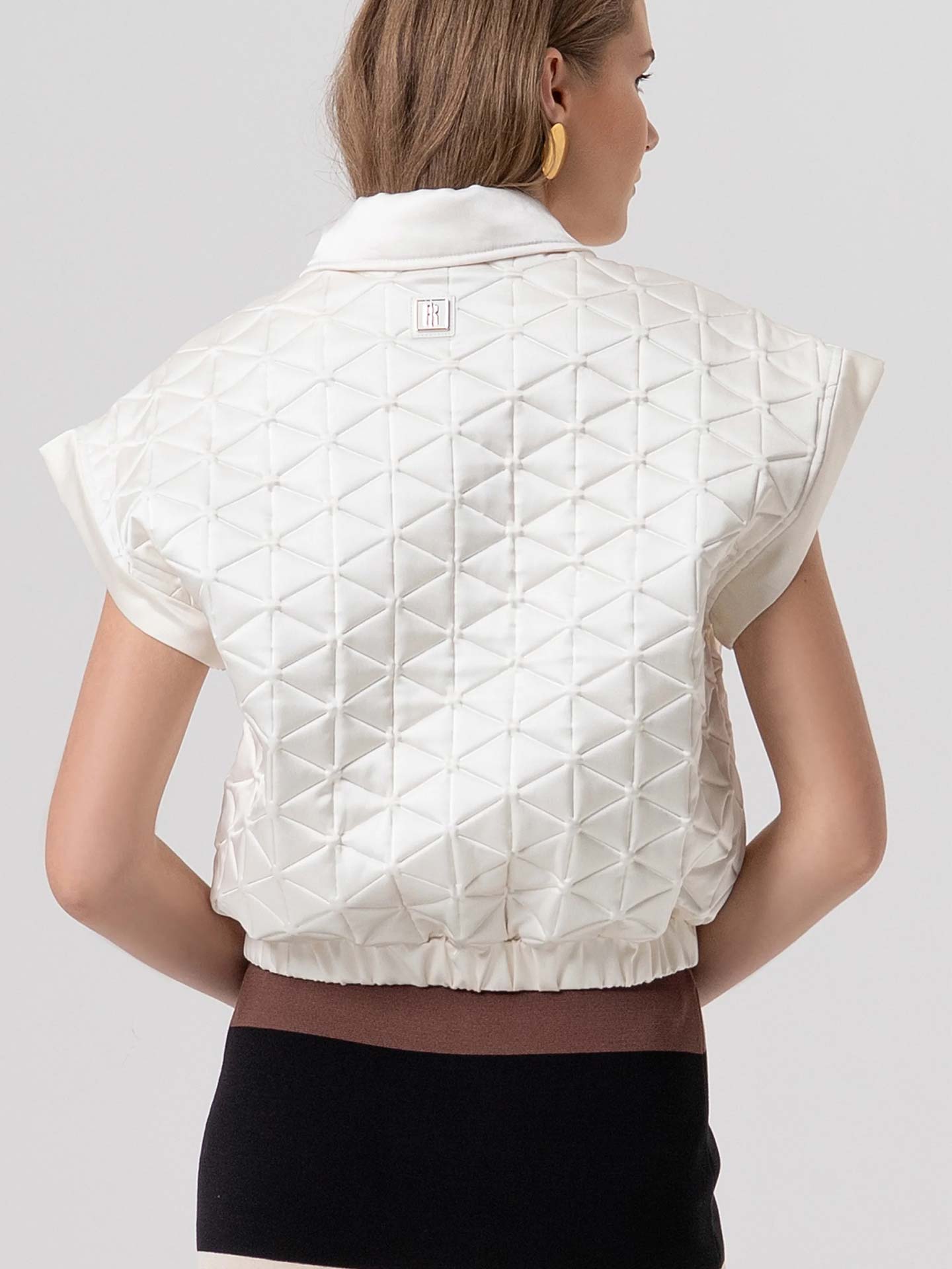 Colete Curto Acolchoado com Gola