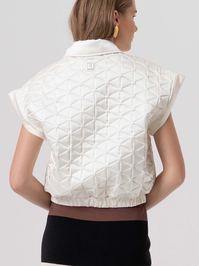 Colete Curto Acolchoado com Gola