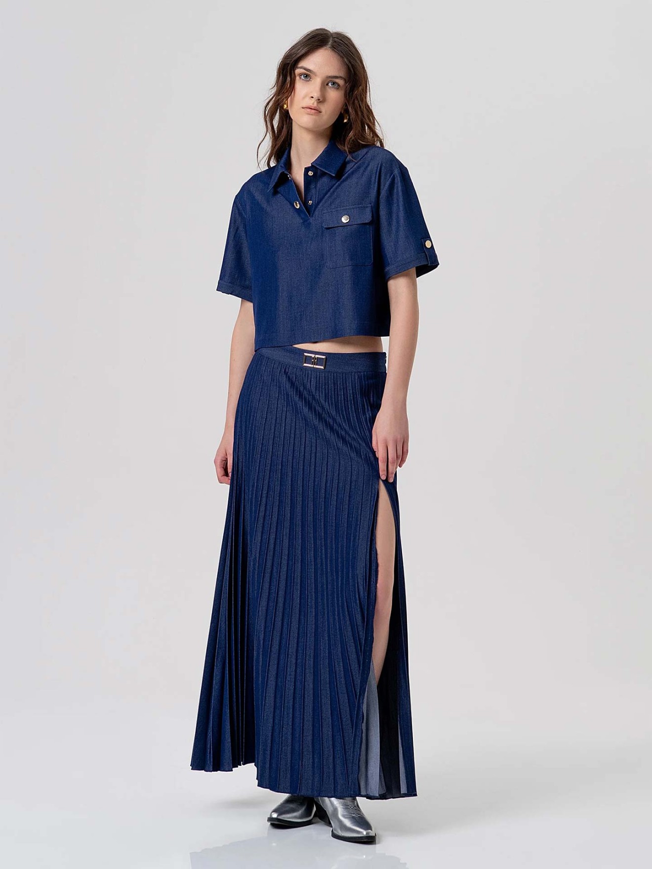 Saia Longa Plissada com Abertura Frontal