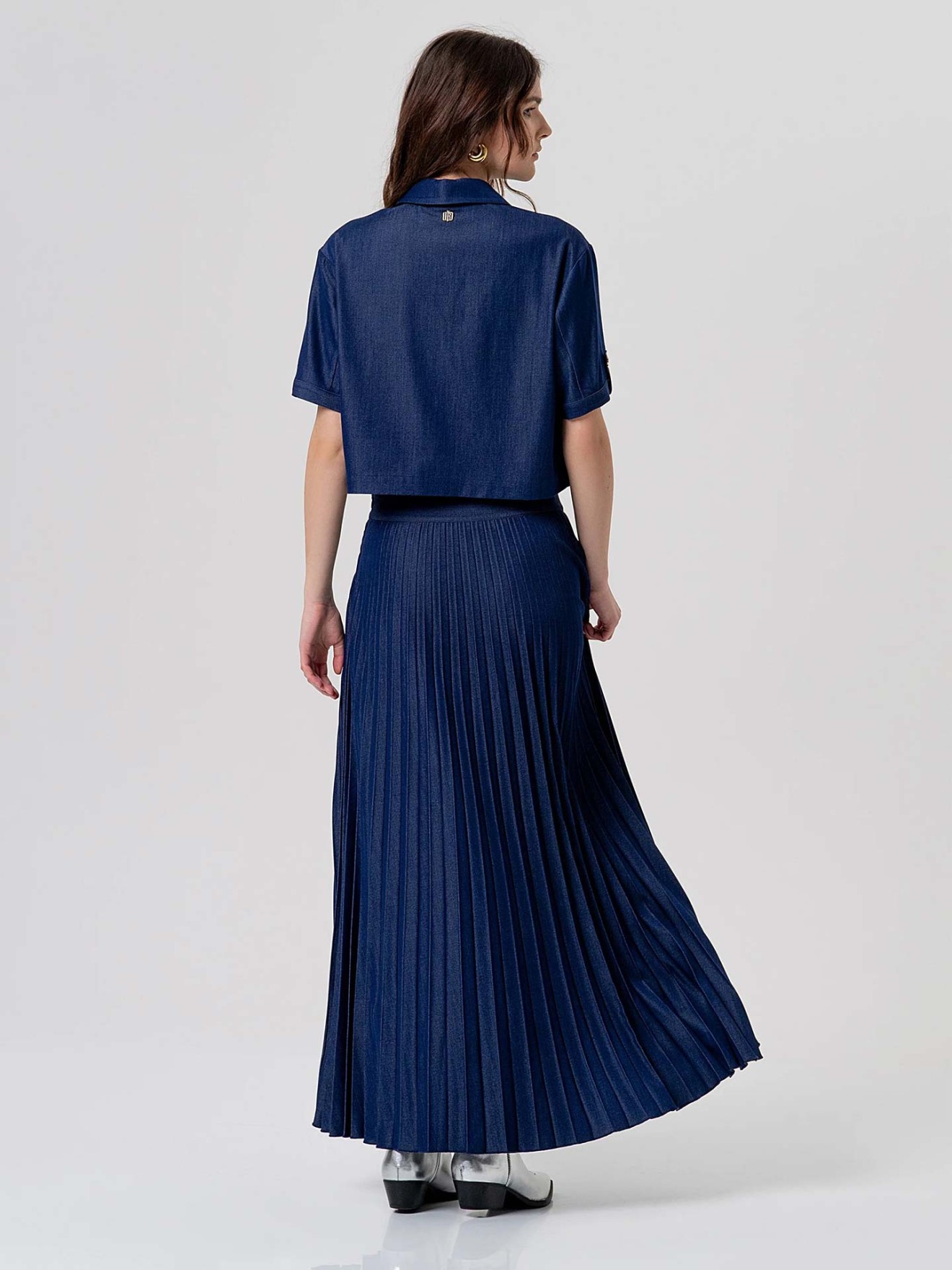 Saia Longa Plissada com Abertura Frontal