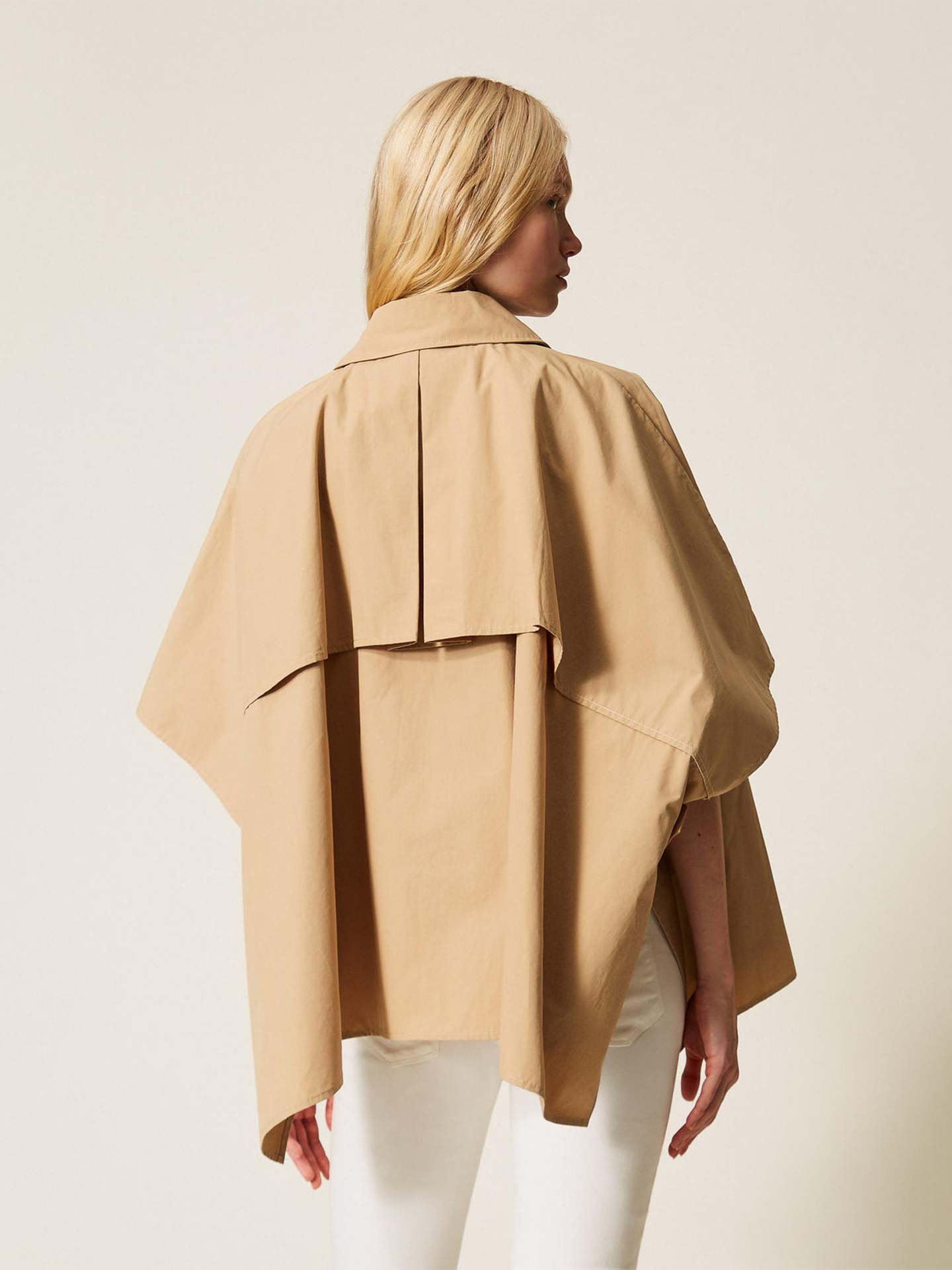 Capa Poncho Estilo Trench em Gabardine