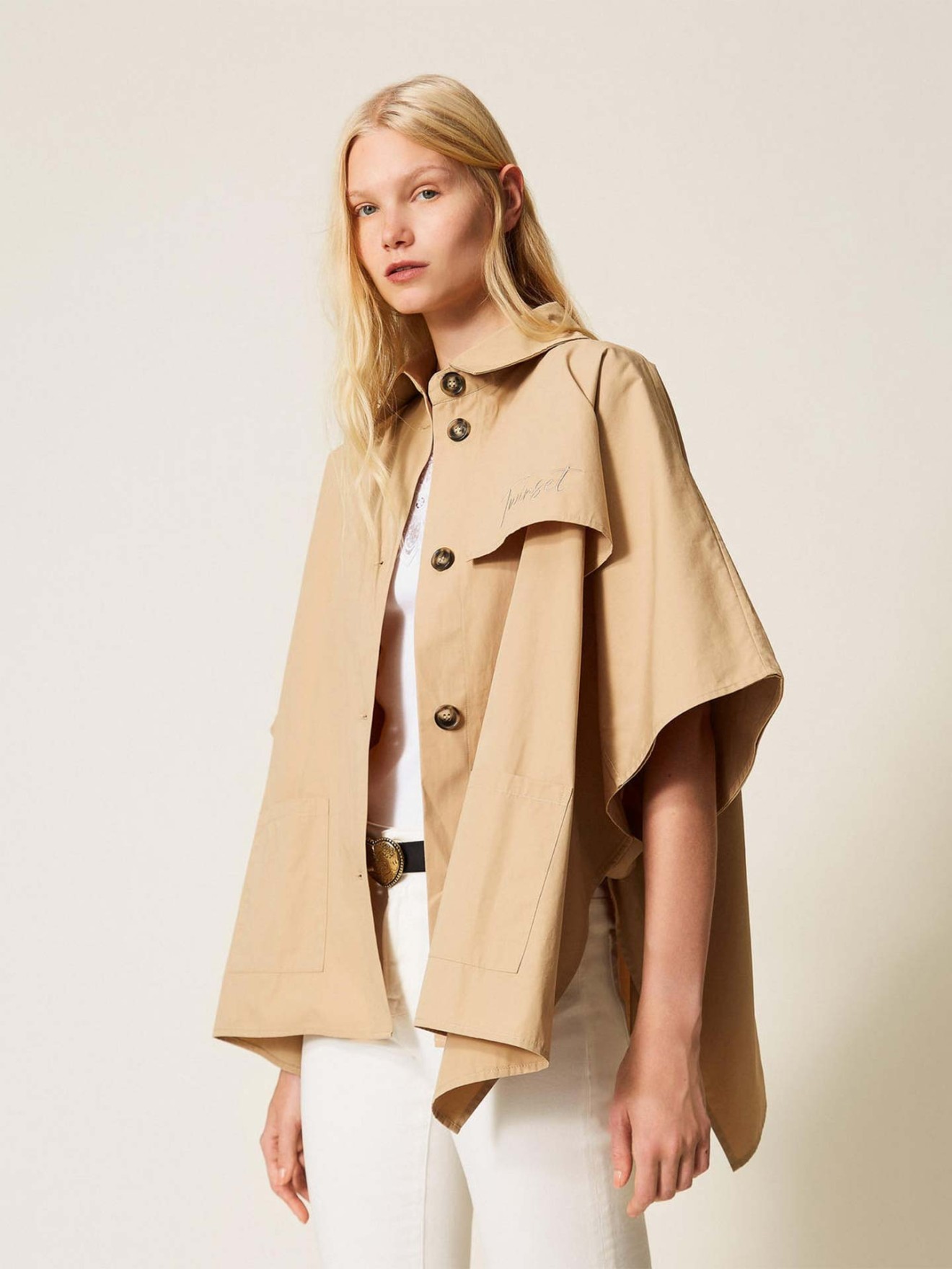 Capa Poncho Estilo Trench em Gabardine