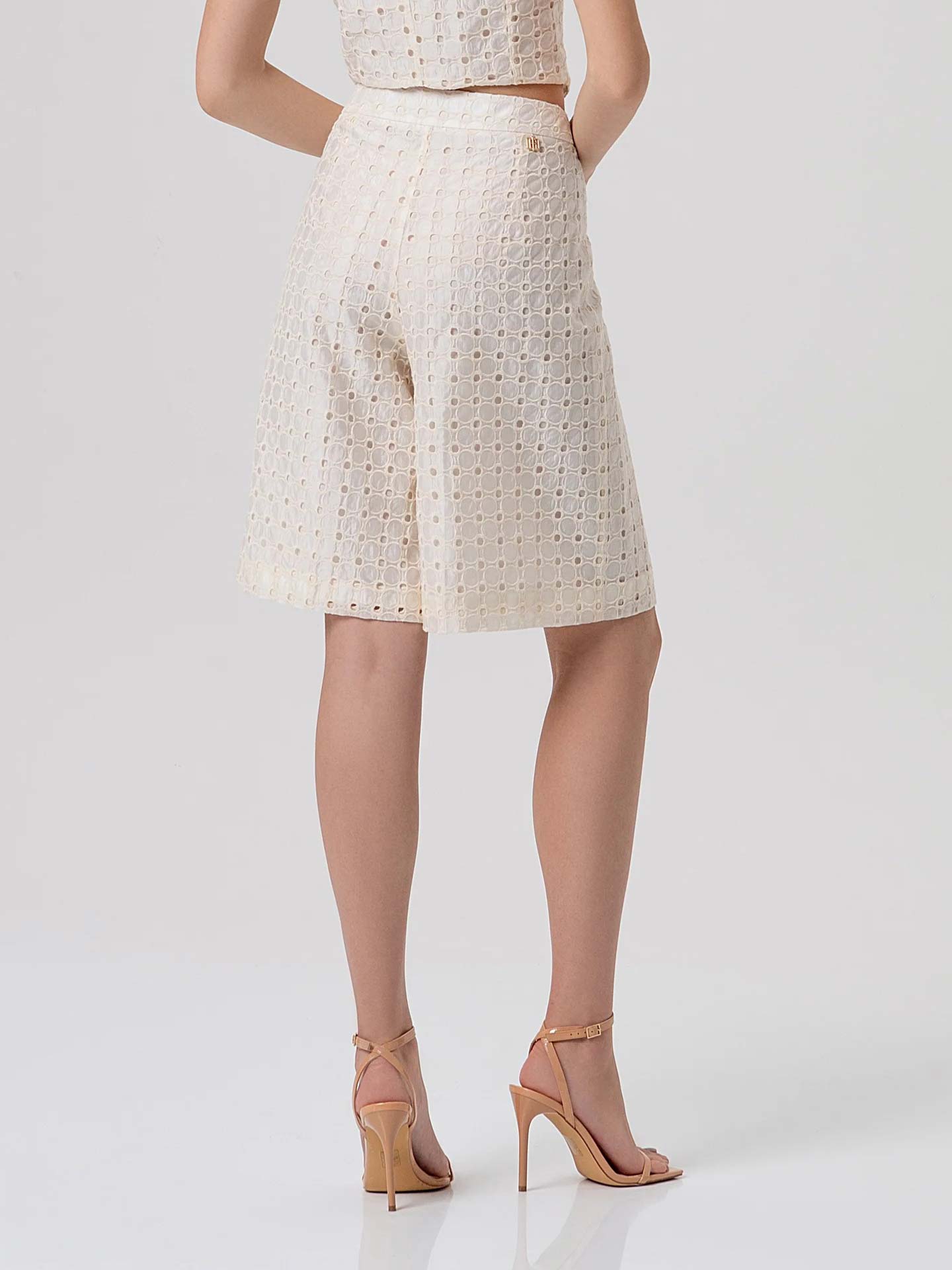 Bermudas Flared Fracomina em Renda