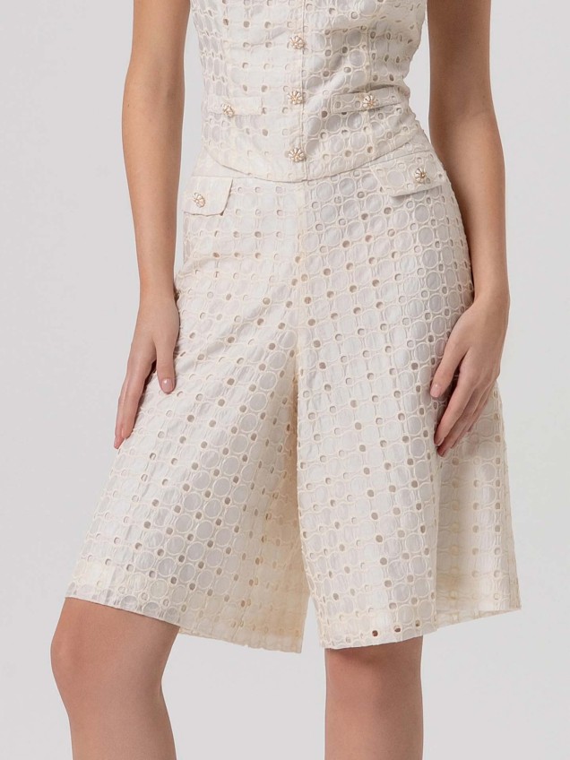 Bermudas Flared Fracomina em Renda