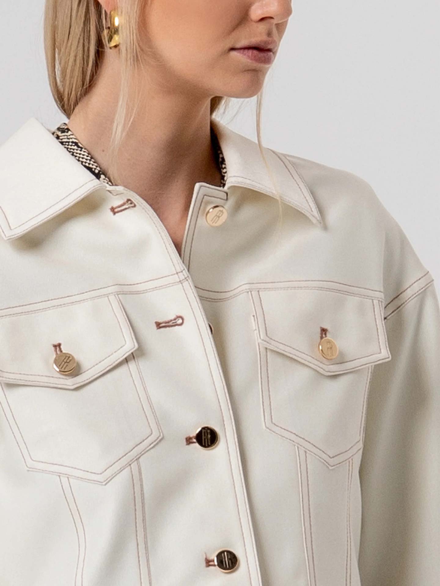 Blusão Regular Fit com Pespontos em Contraste