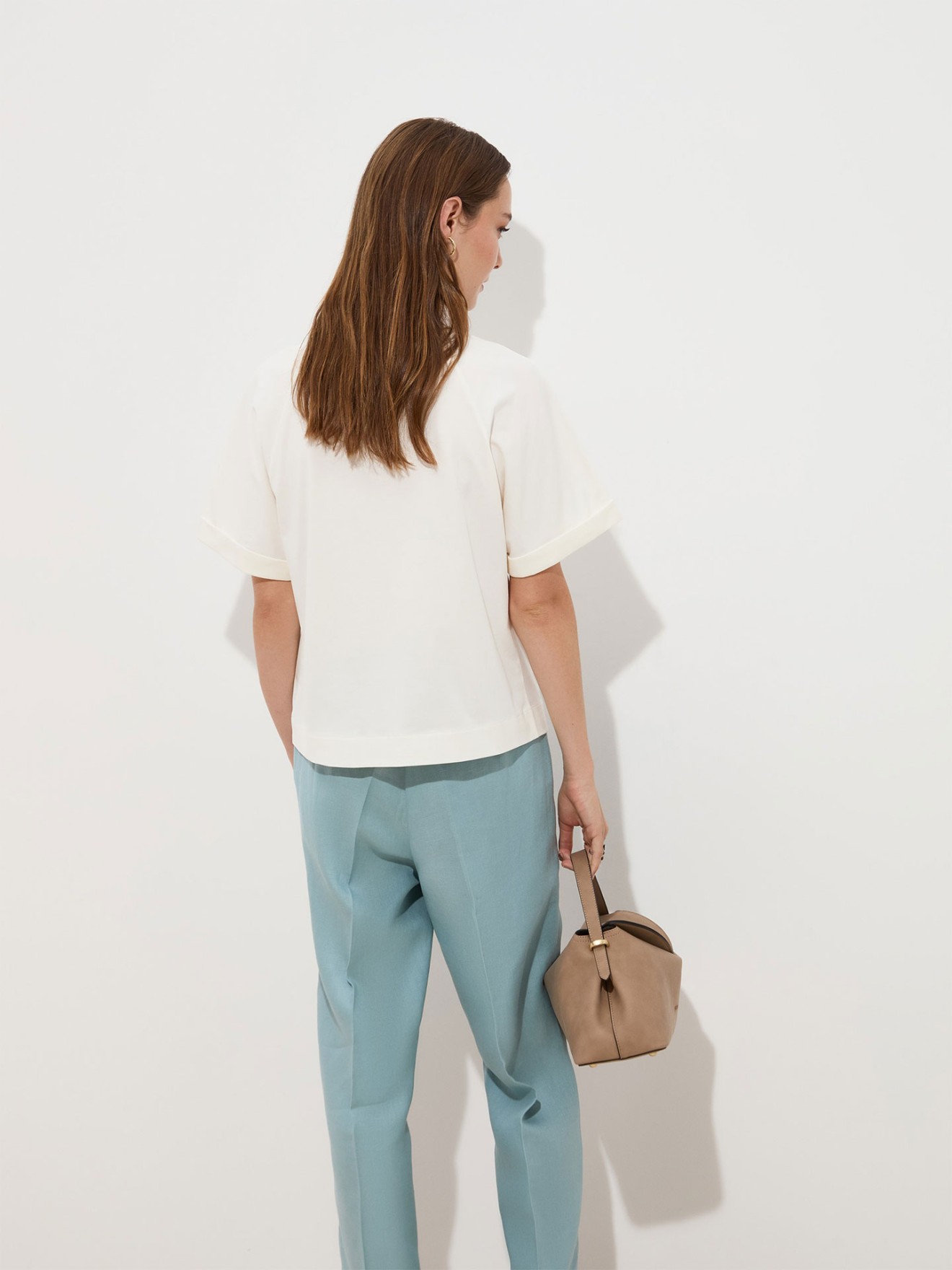 T-shirt com Bordado Floral e Missangas