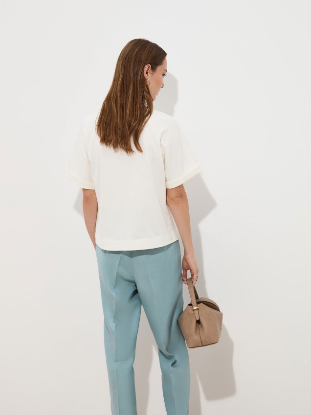 T-shirt com Bordado Floral e Missangas