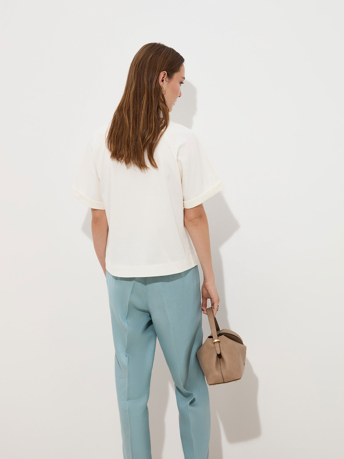 T-shirt com Bordado Floral e Missangas