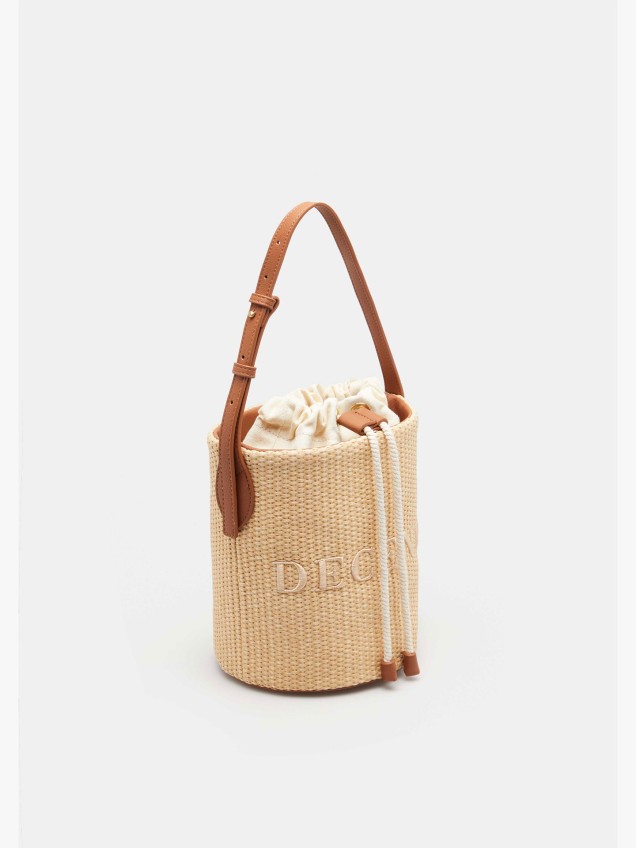 Bucket Bag em Ráfia