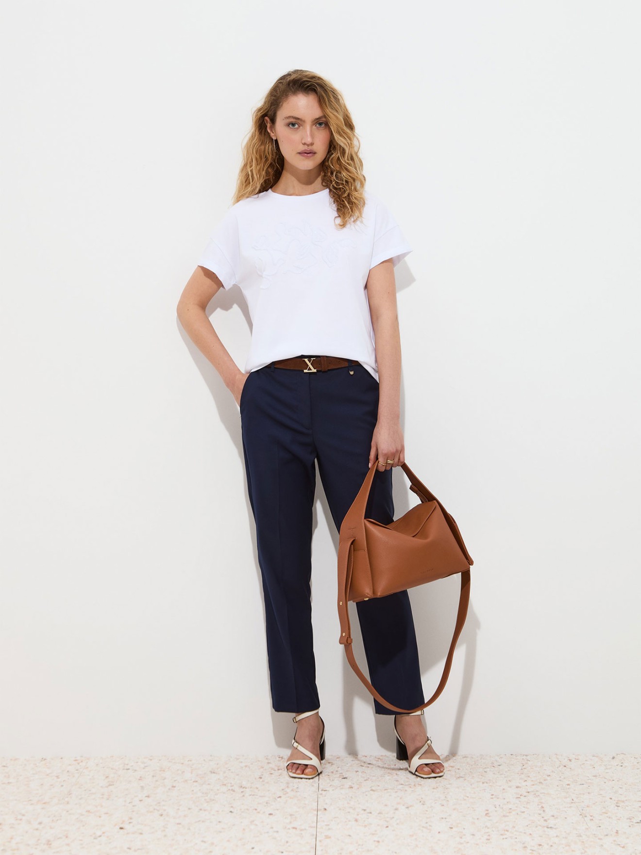 T-shirt com Bordado em Relevo