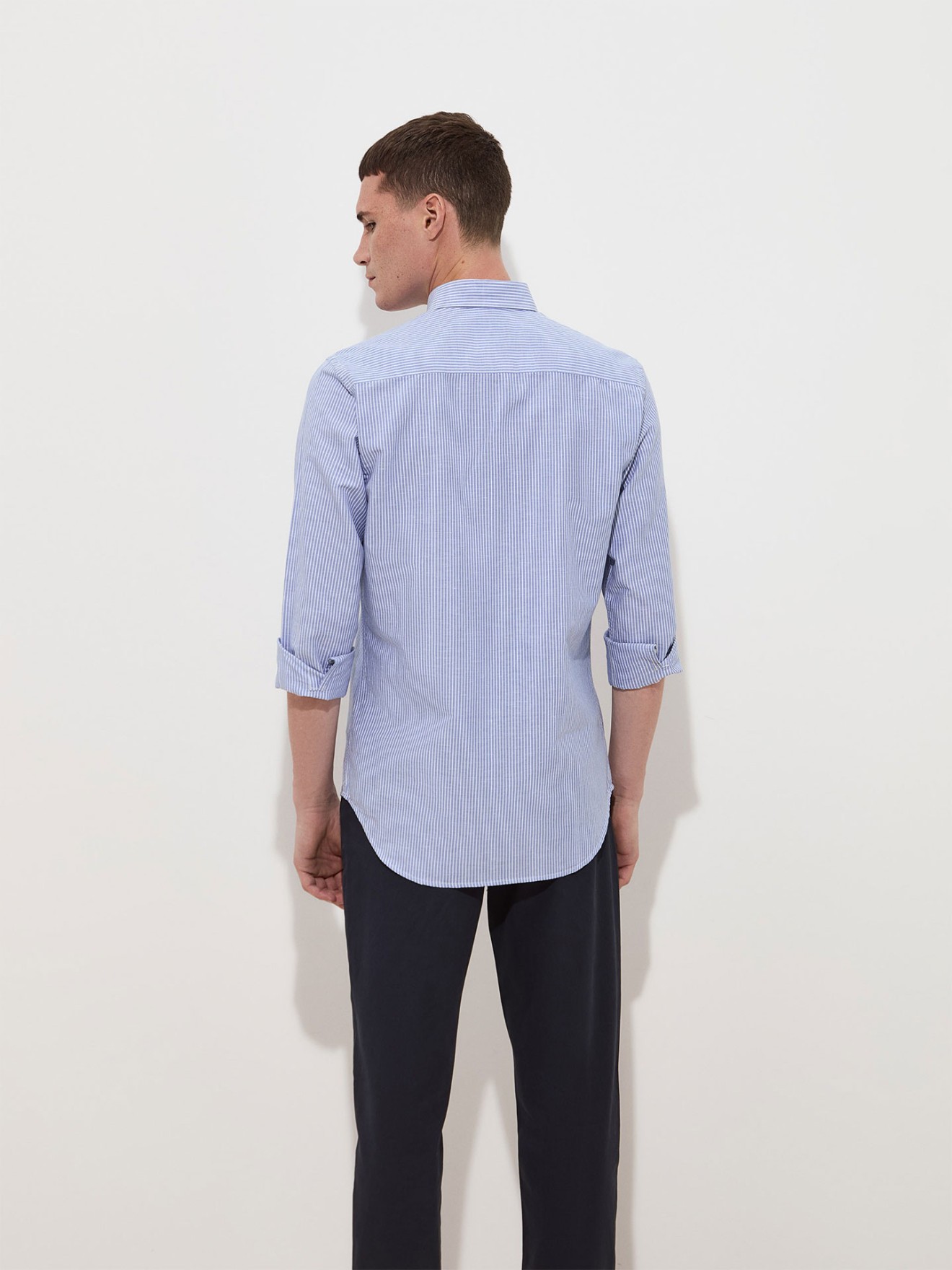 Camisa Slim Fit às Riscas