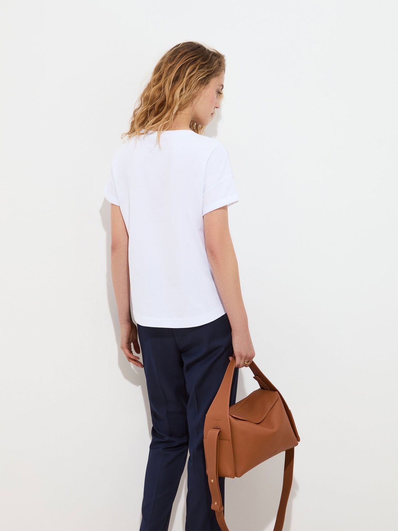 T-shirt com Bordado em Relevo