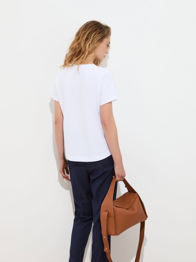 T-shirt com Bordado em Relevo