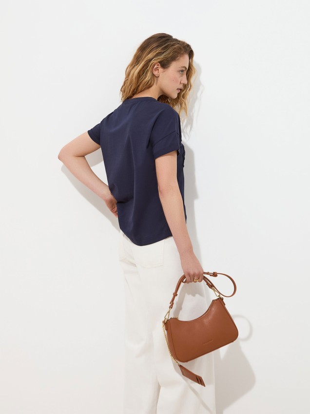 T-shirt com Bordado em Relevo