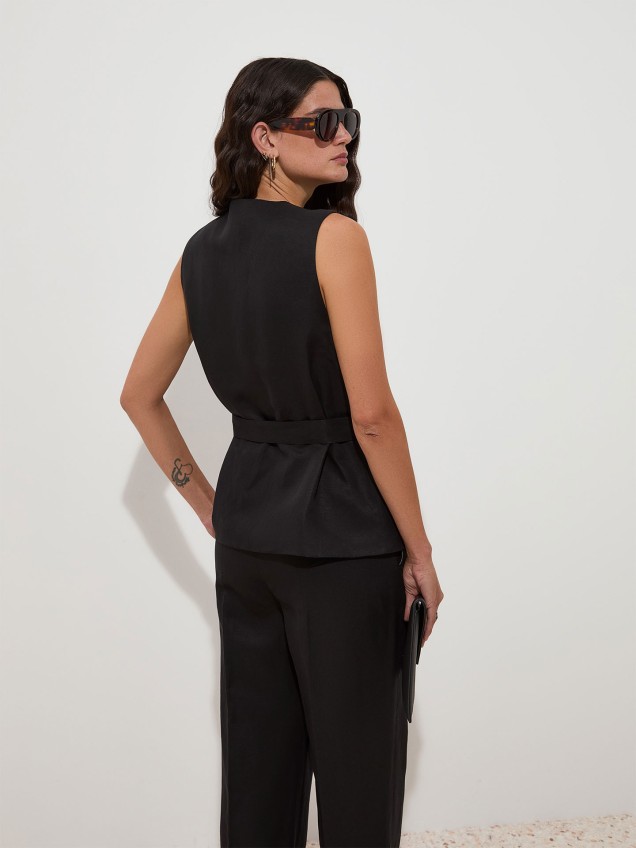 Colete de Botões com Cinto