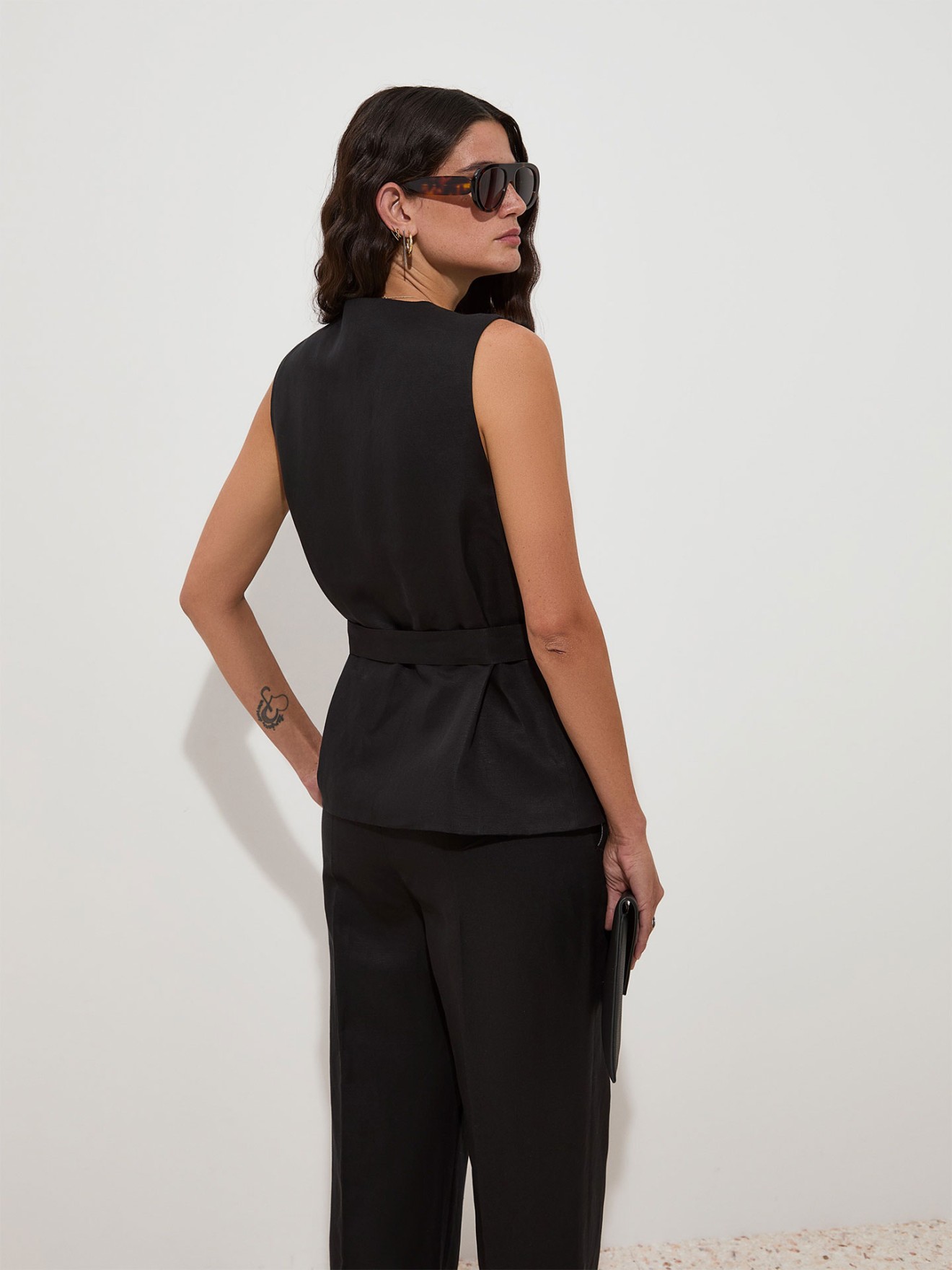 Colete de Botões com Cinto