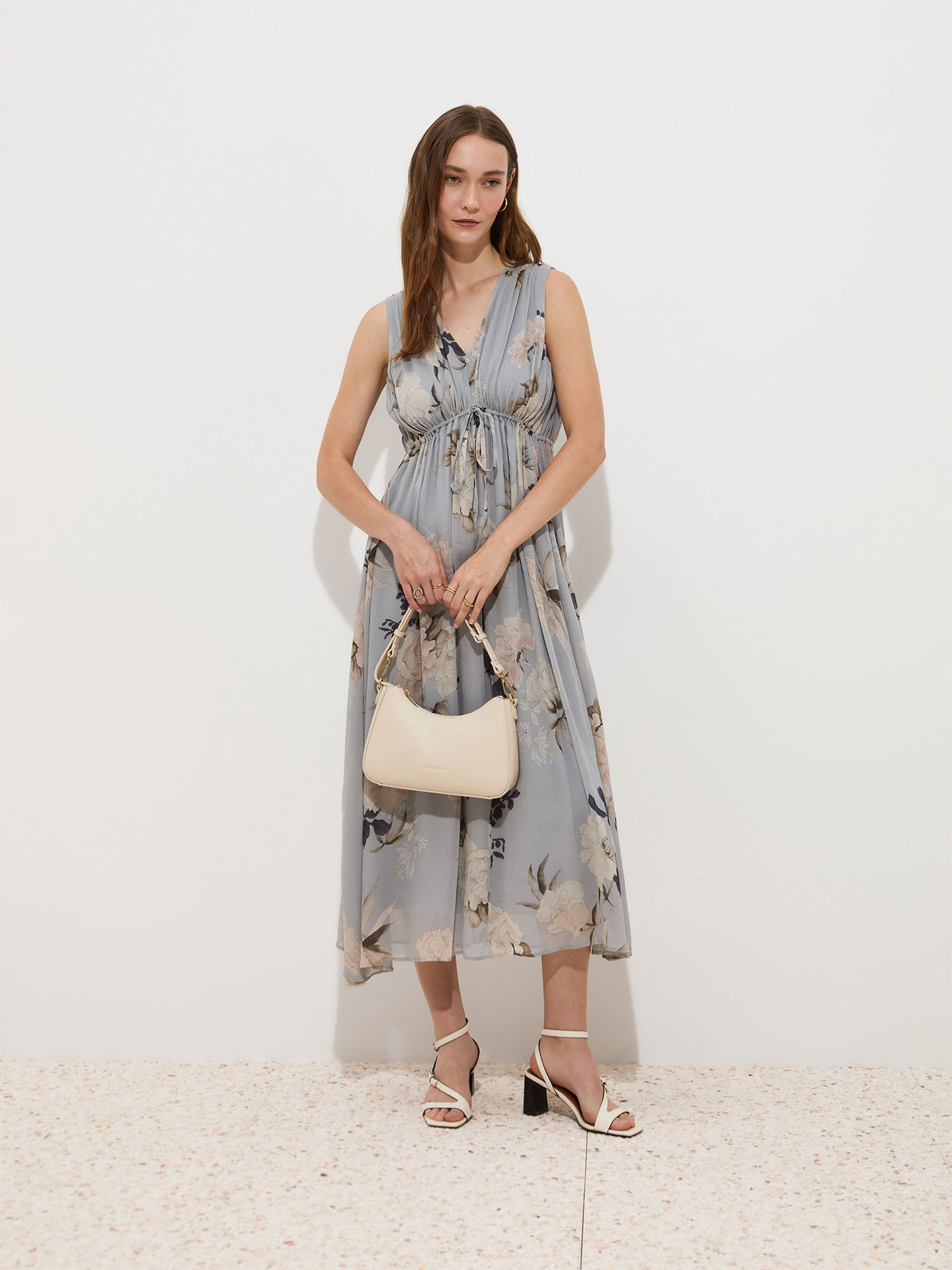 Vestido Midi Floral com Decote em V