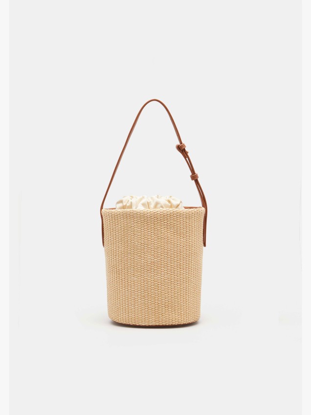Bucket Bag em Ráfia