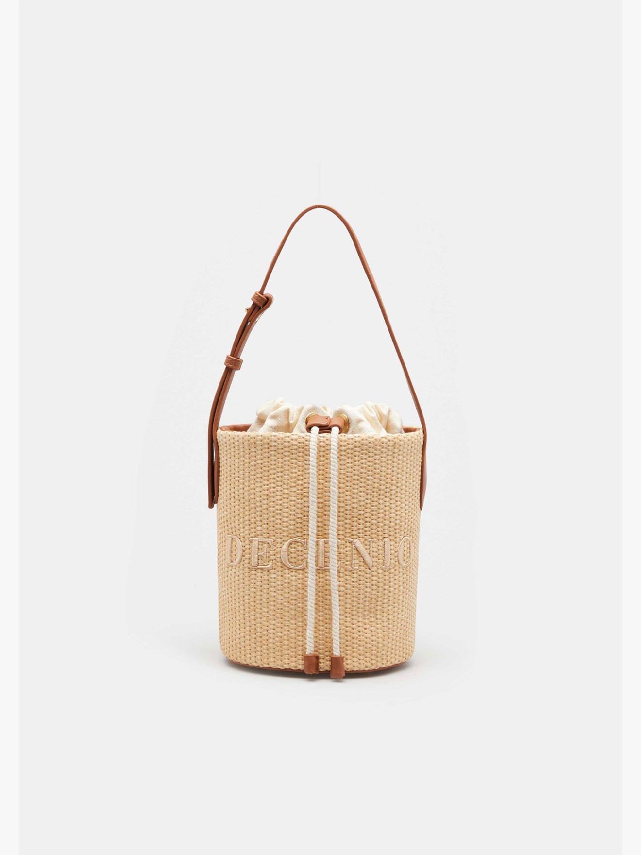Bucket Bag em R�fia