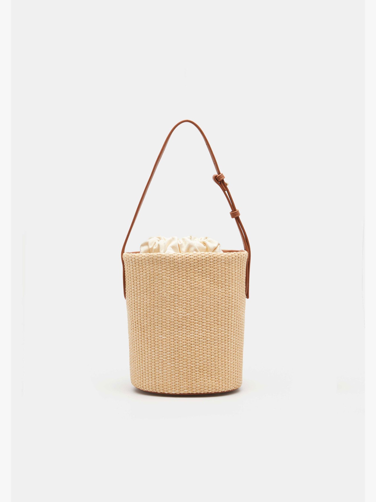 Bucket Bag em R�fia