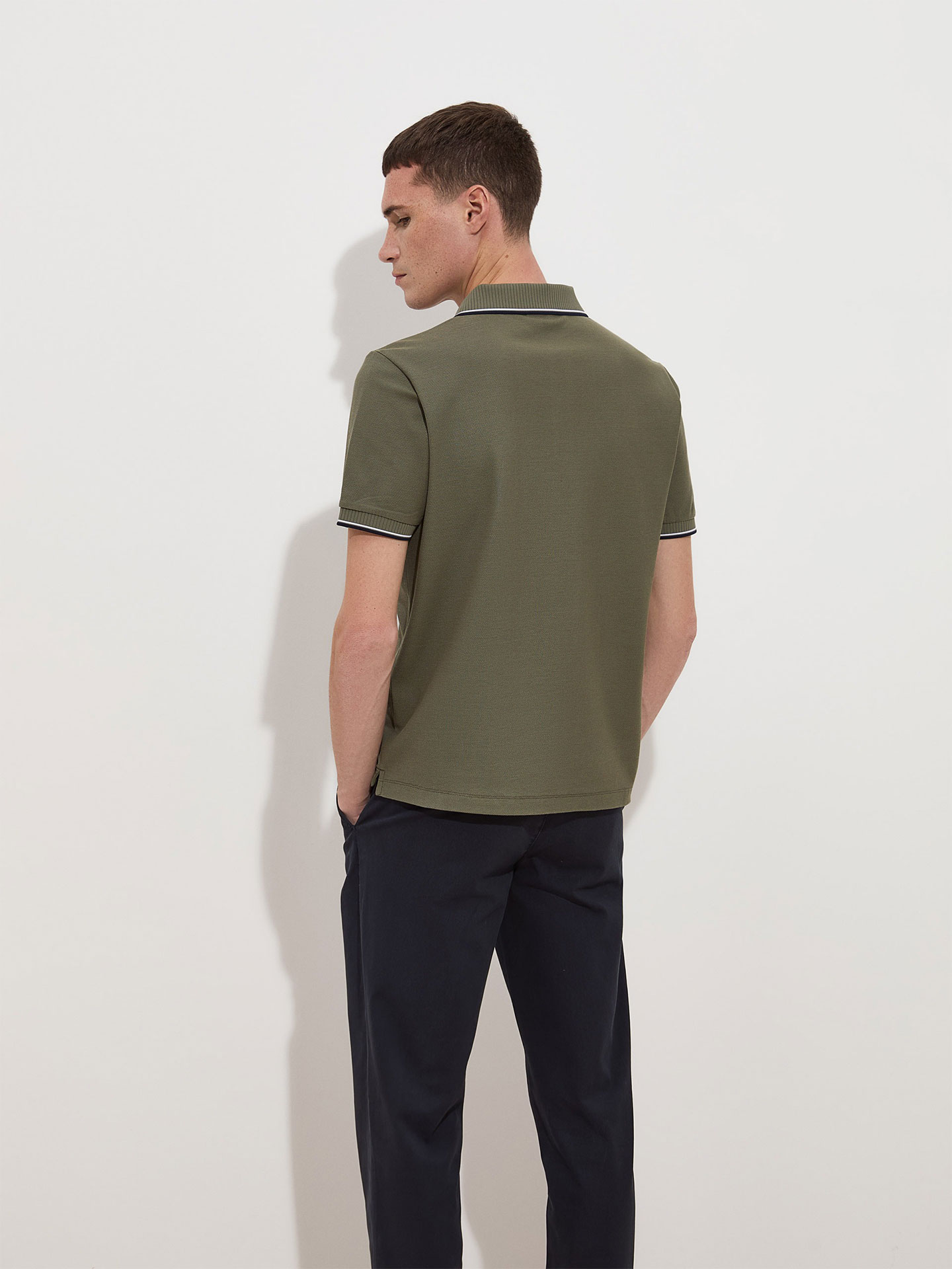 Polo Piqué com Detalhe de Riscas