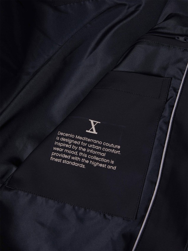 Blusão em Tecido Técnico com Gola Alta