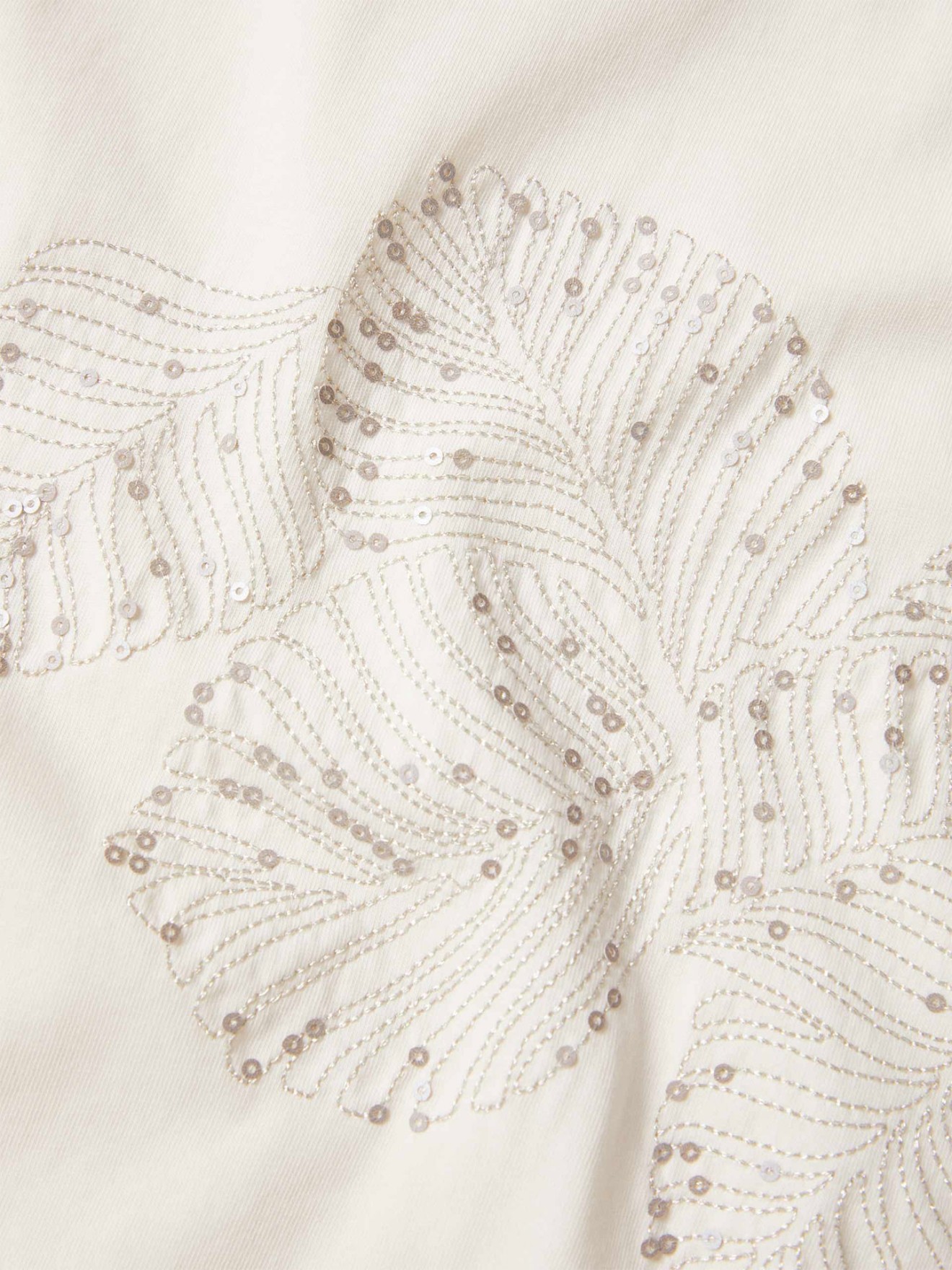 T-shirt com Bordado de Folhas e Lantejoulas