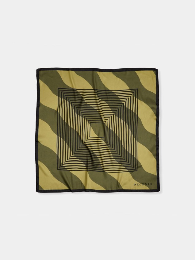 Lenço Quadrado com Estampado