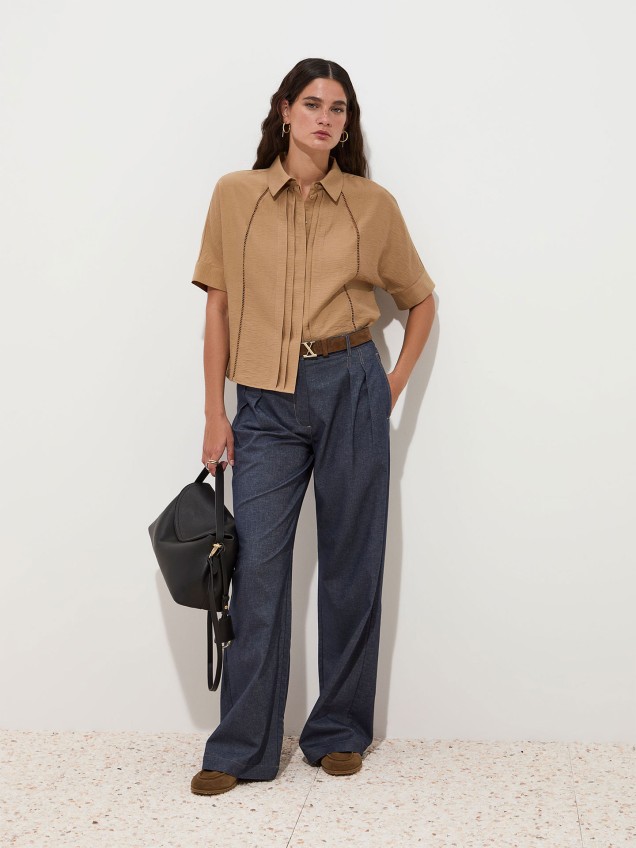 Blusa com Pespontos em Contraste