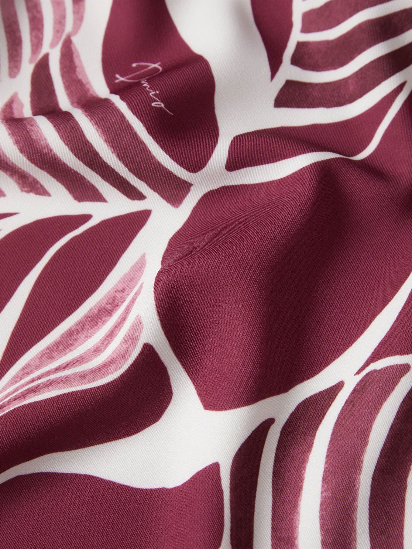 Vestido com Estampado de Folhas