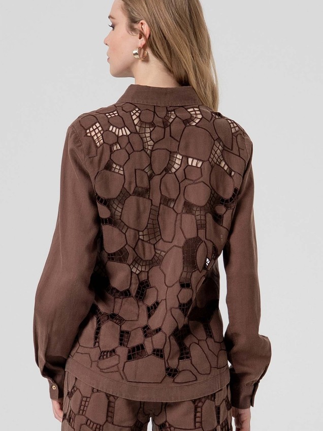 Camisa de Corte Regular com Bordado Perfurado