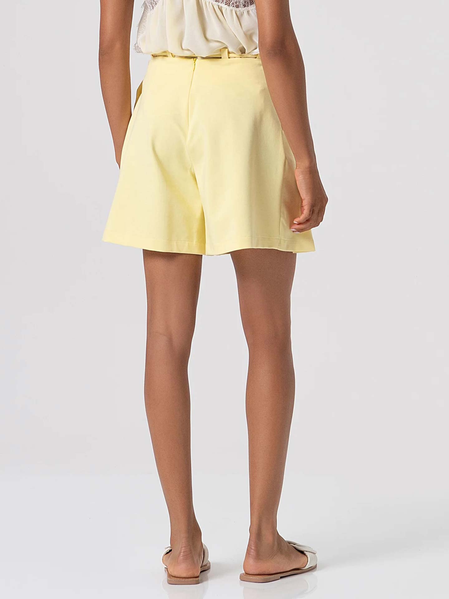 Calções de Cintura Subida com Pregas