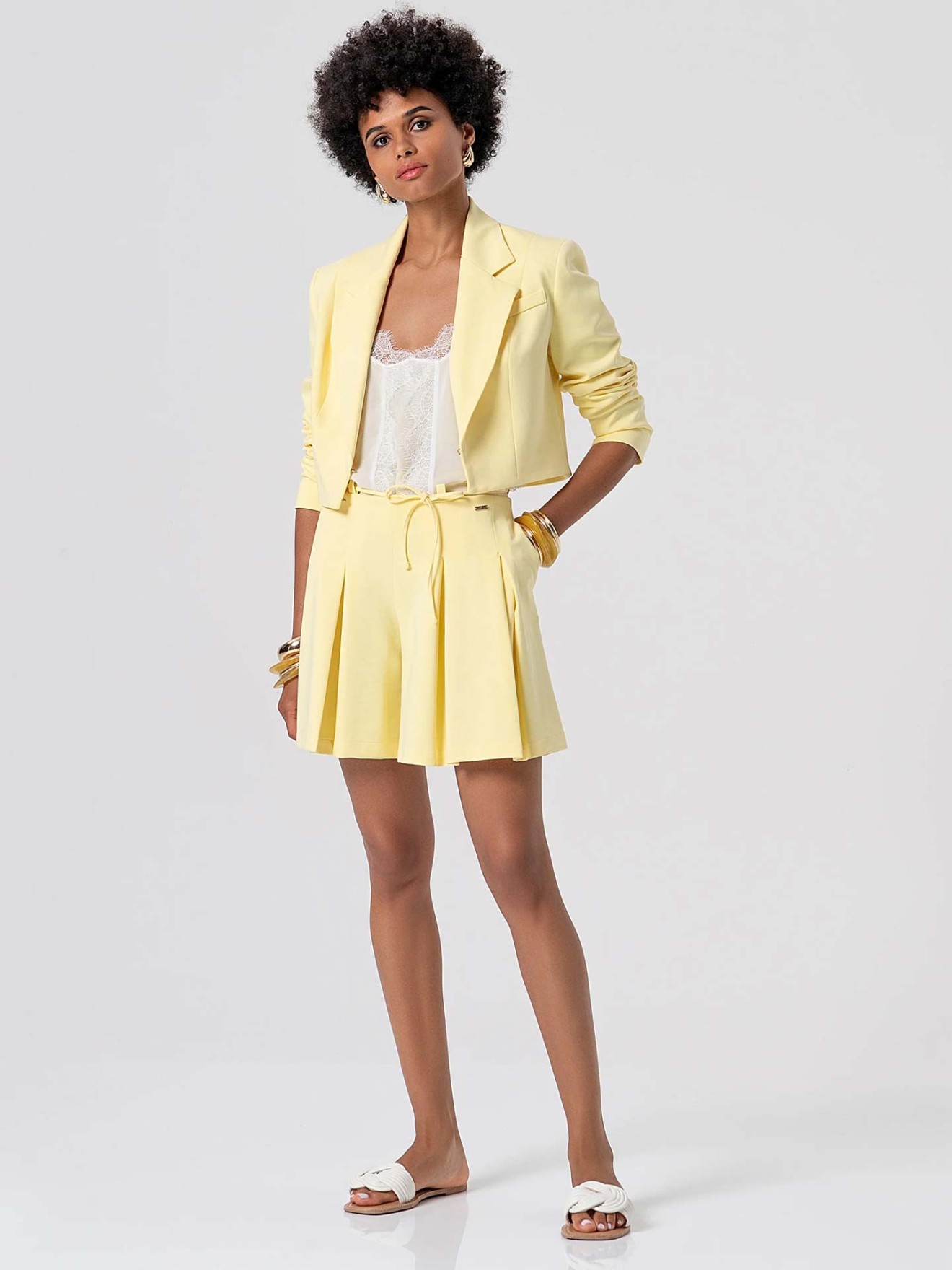 Cal��es de Cintura Subida com Pregas