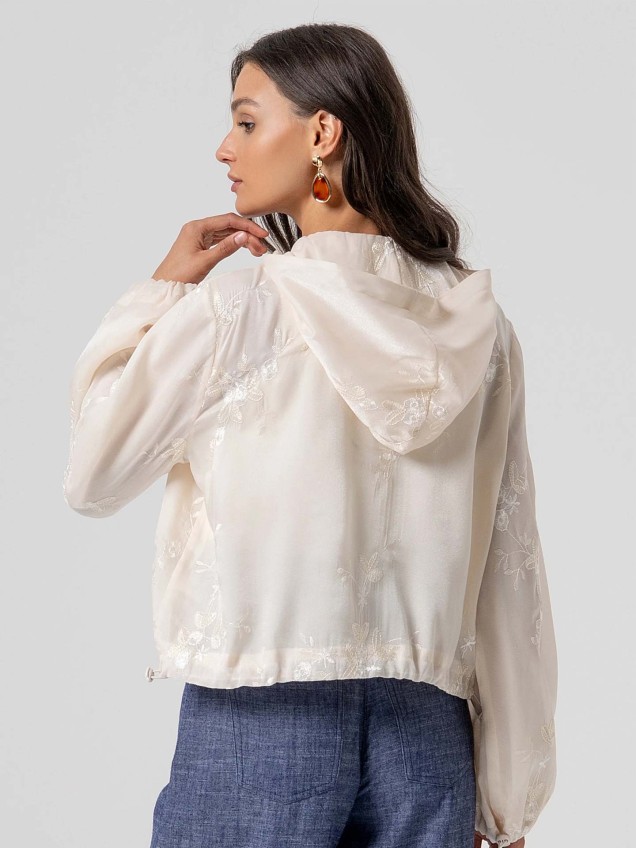 Blusão Bomber com Bordados Florais e Capuz