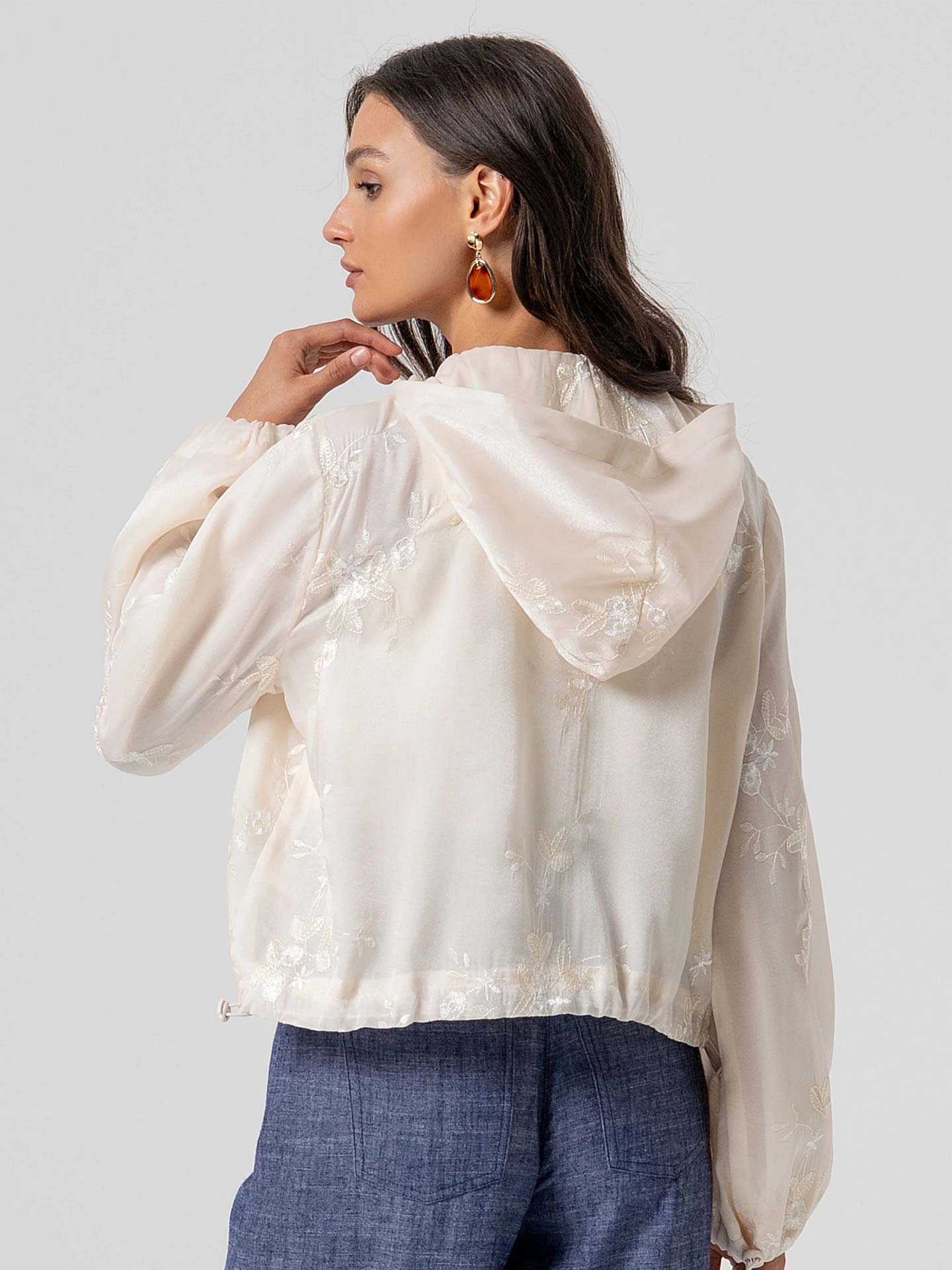 Blusão Bomber com Bordados Florais e Capuz