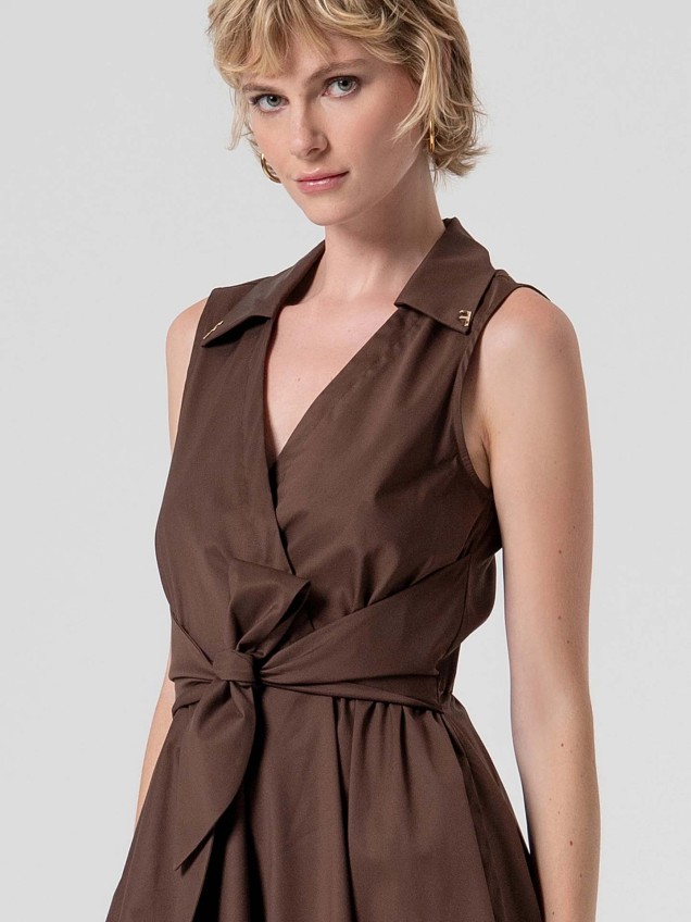 Vestido Midi com Nó Frontal