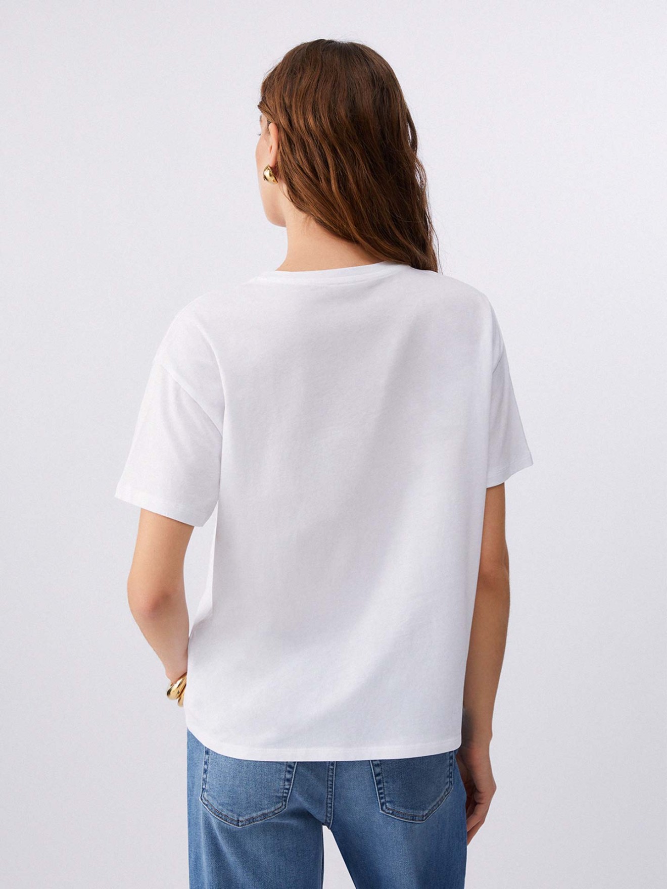 T-shirt com Aplica��es Florais