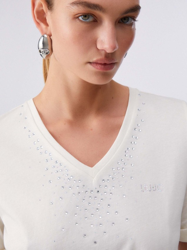 T-shirt com Decote em V e Aplicação