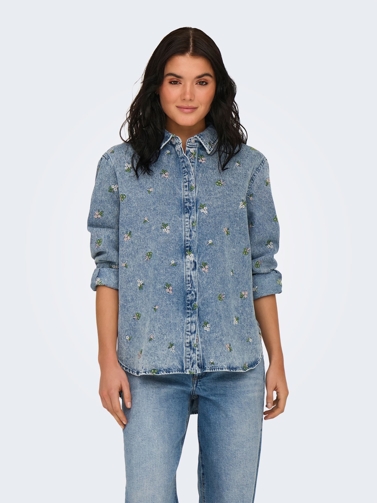 Camisa de Ganga com Bordado Floral