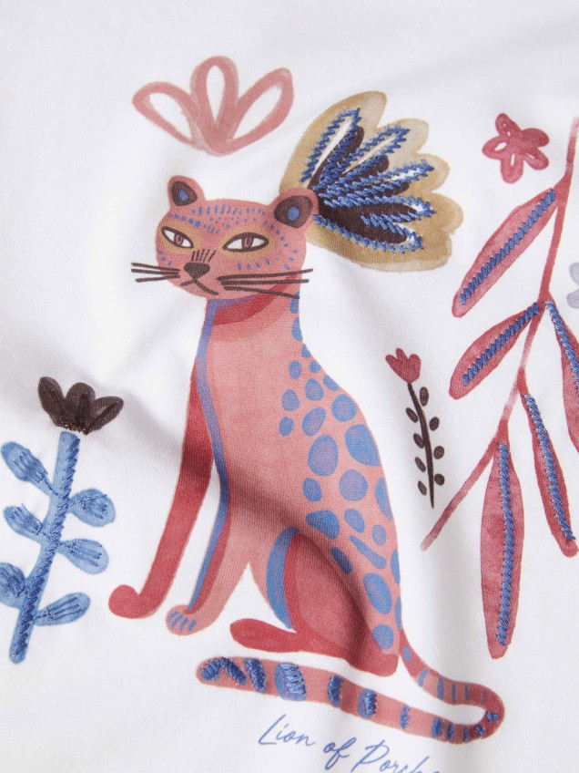 T-shirt com Estampado e Bordados