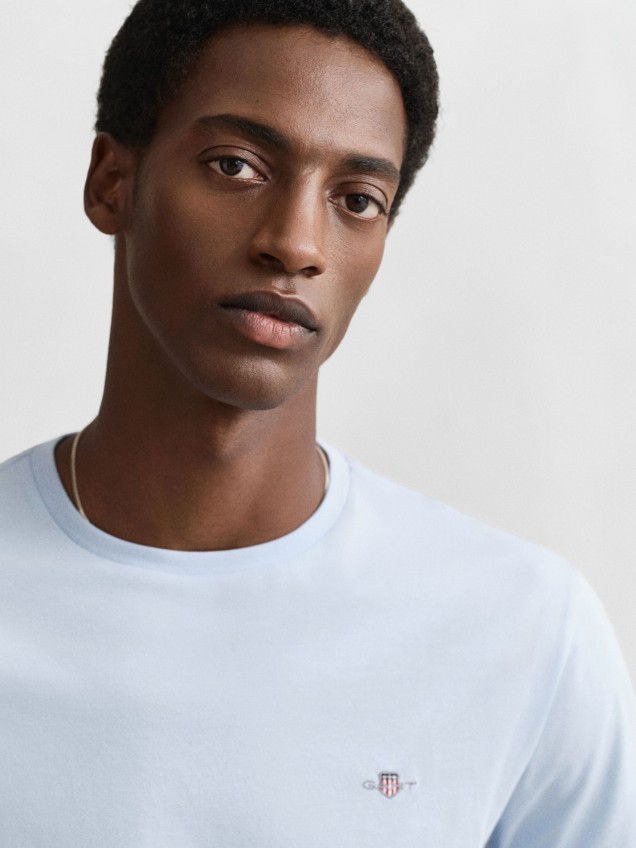 T-shirt com Logótipo Bordado