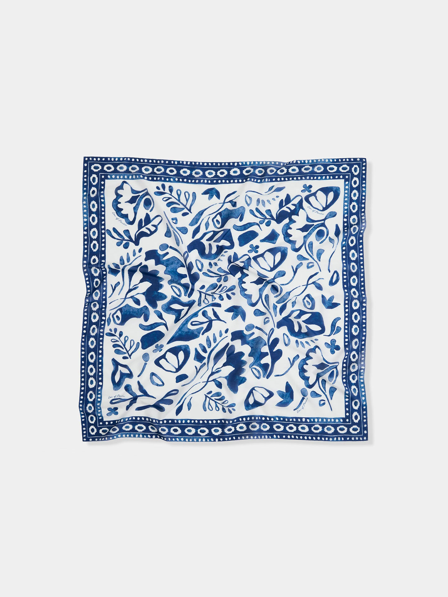 Lenço Quadrado com Padrão Floral